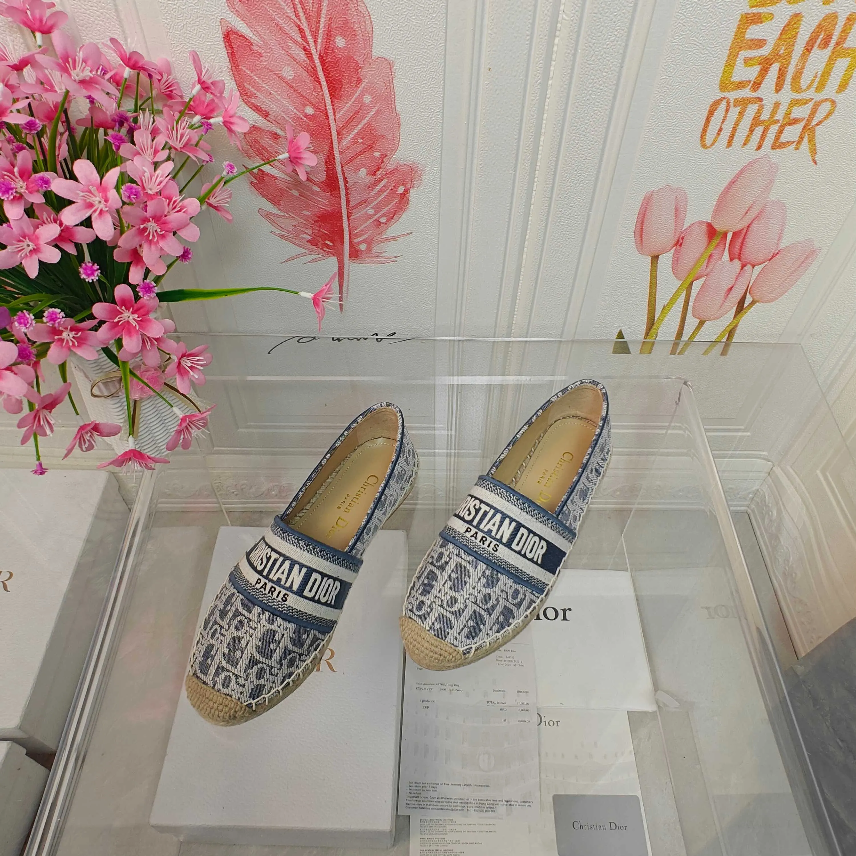 👟👟Ex-factory price 440👟👟 Top quality Dior Granville espadrille embroidery Upper: embroidered with "CHRISTIANDIOR" Craftsmanship: Purely hand-sewn hemp rope outsole Lining: Imported soft and breathable sheep lining with padded feet Code number: 35-40 (customized at 34.41.42) Outsole: Exclusive molded rubber outsole decorated with lucky star symbol